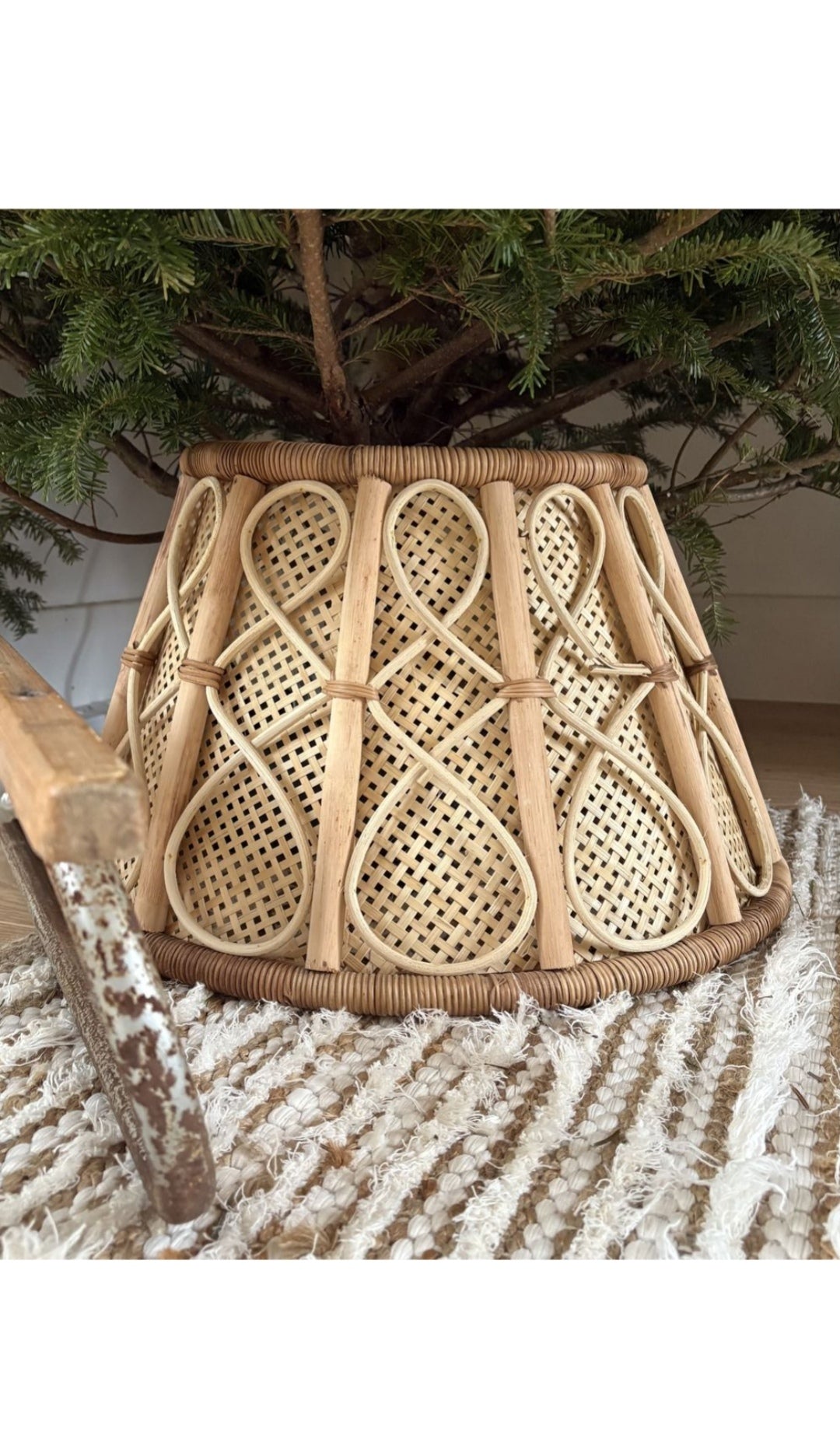 Base de árbol de navidad de ratán