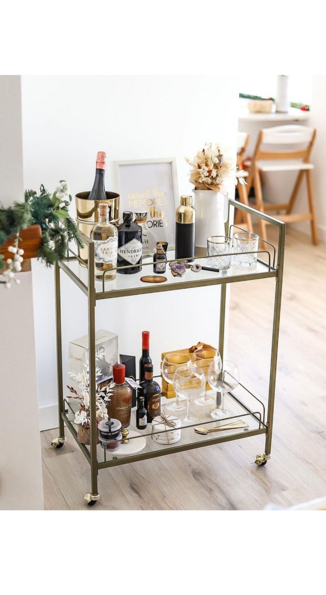 Carrito de cocina dorado