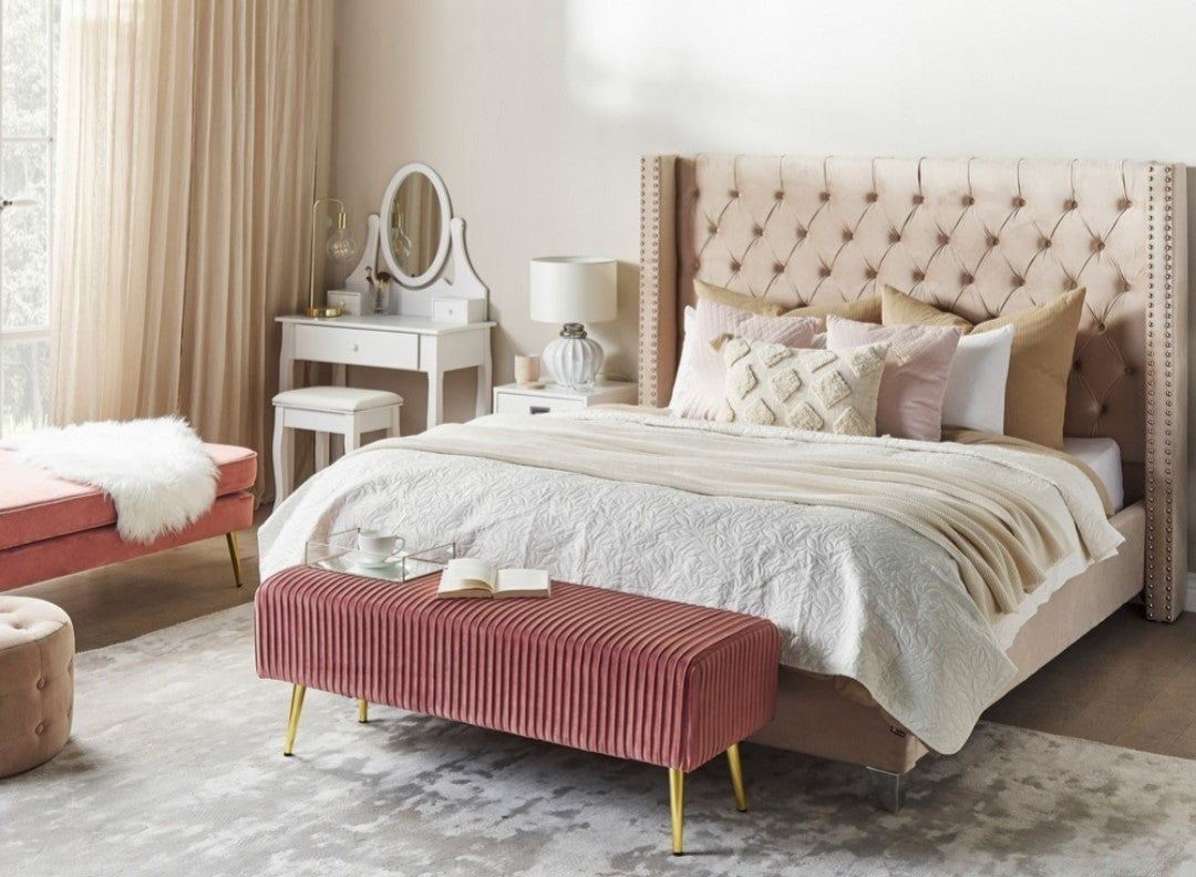 Cama con somier de terciopelo
