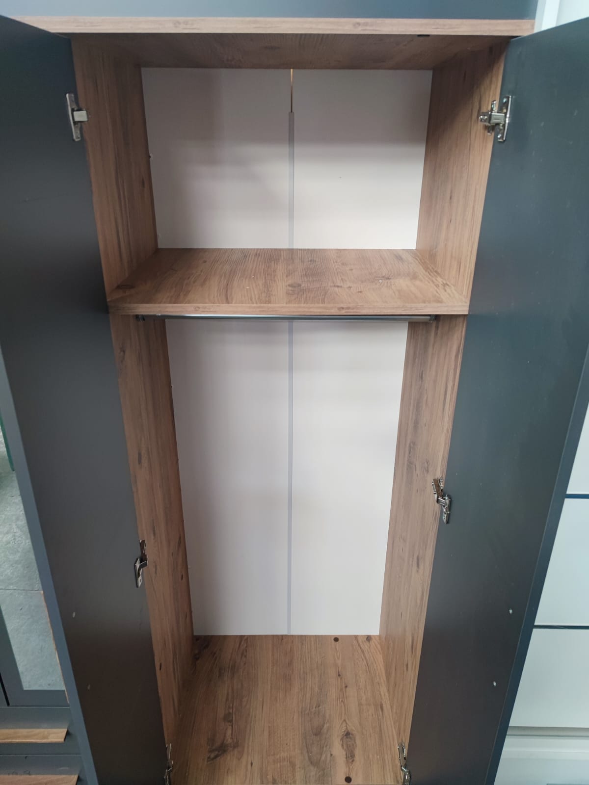 Armario Okazo 6 puertas gris oscuro o Blanco/madera.