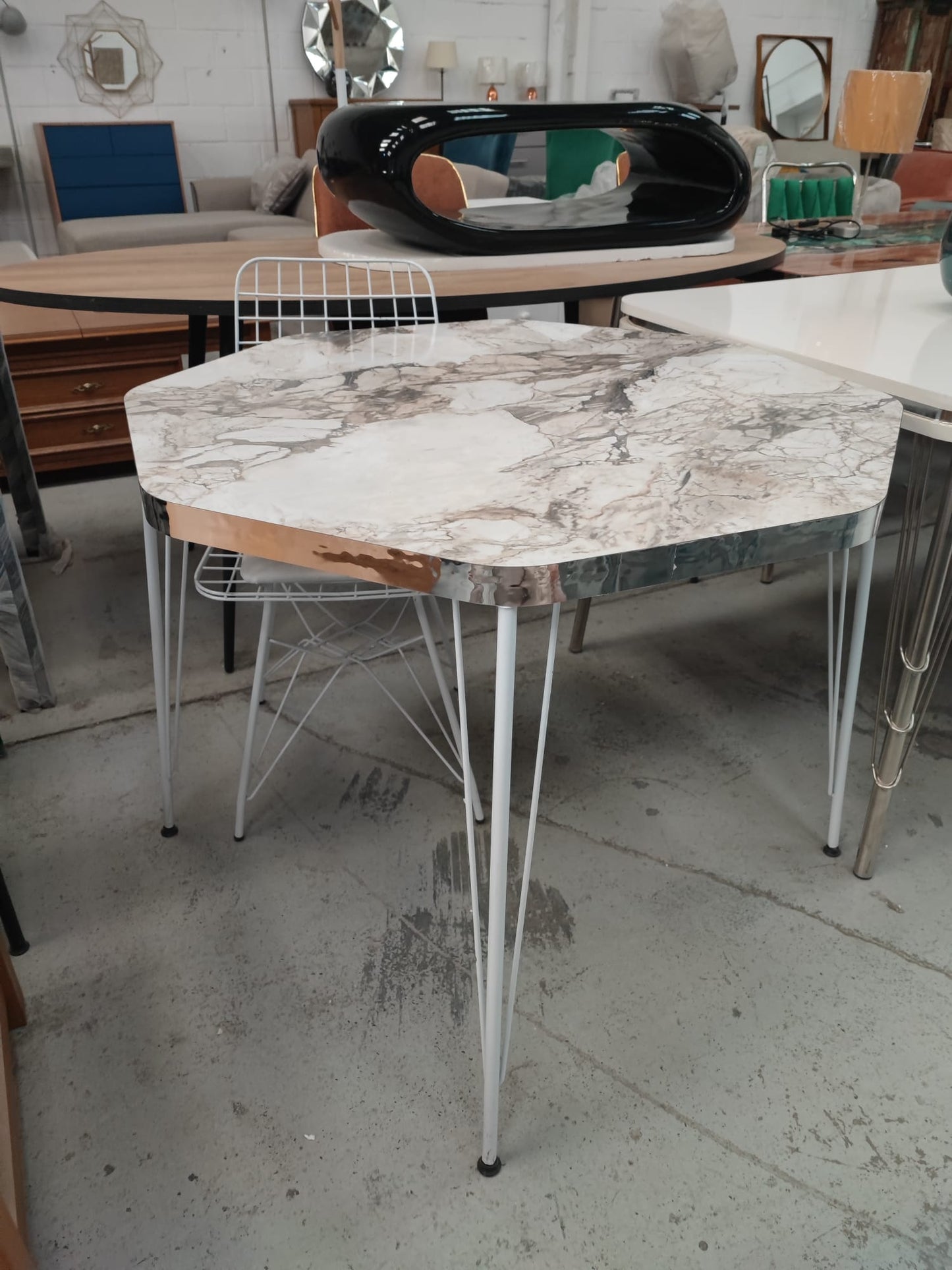 Mesa Okazo efecto mármol hexagonal