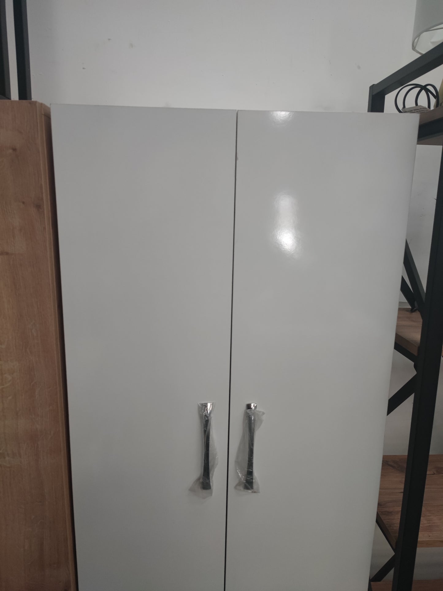 Armario madera pequeño