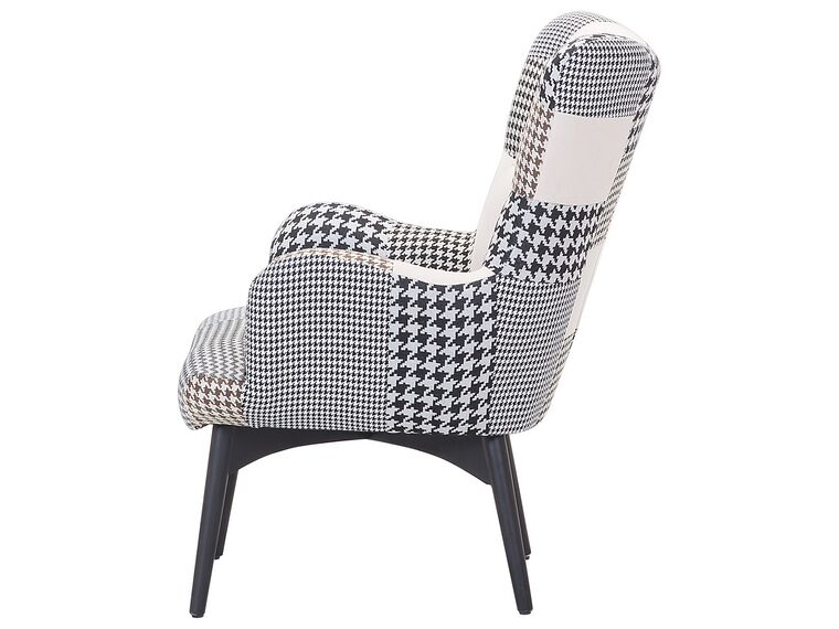 Sillón tapizado con reposapiés