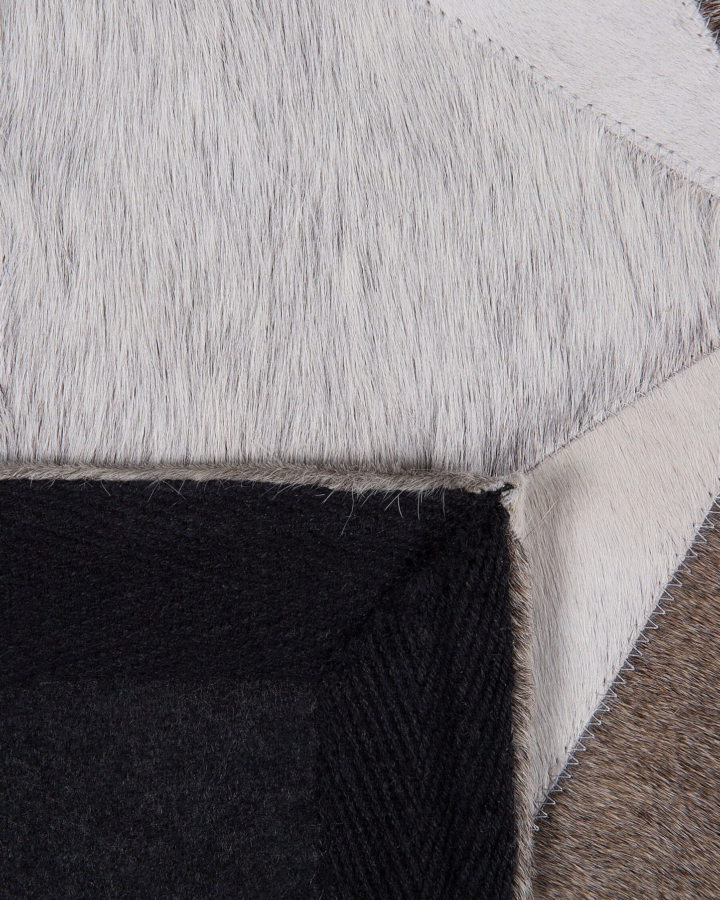 Alfombra de piel de vaca gris claro 140 x 200 cm