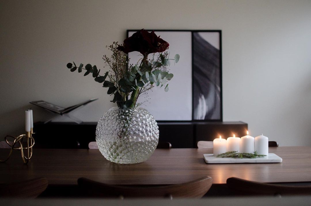 Mesa de comedor madera oscura 150 x 90 cm