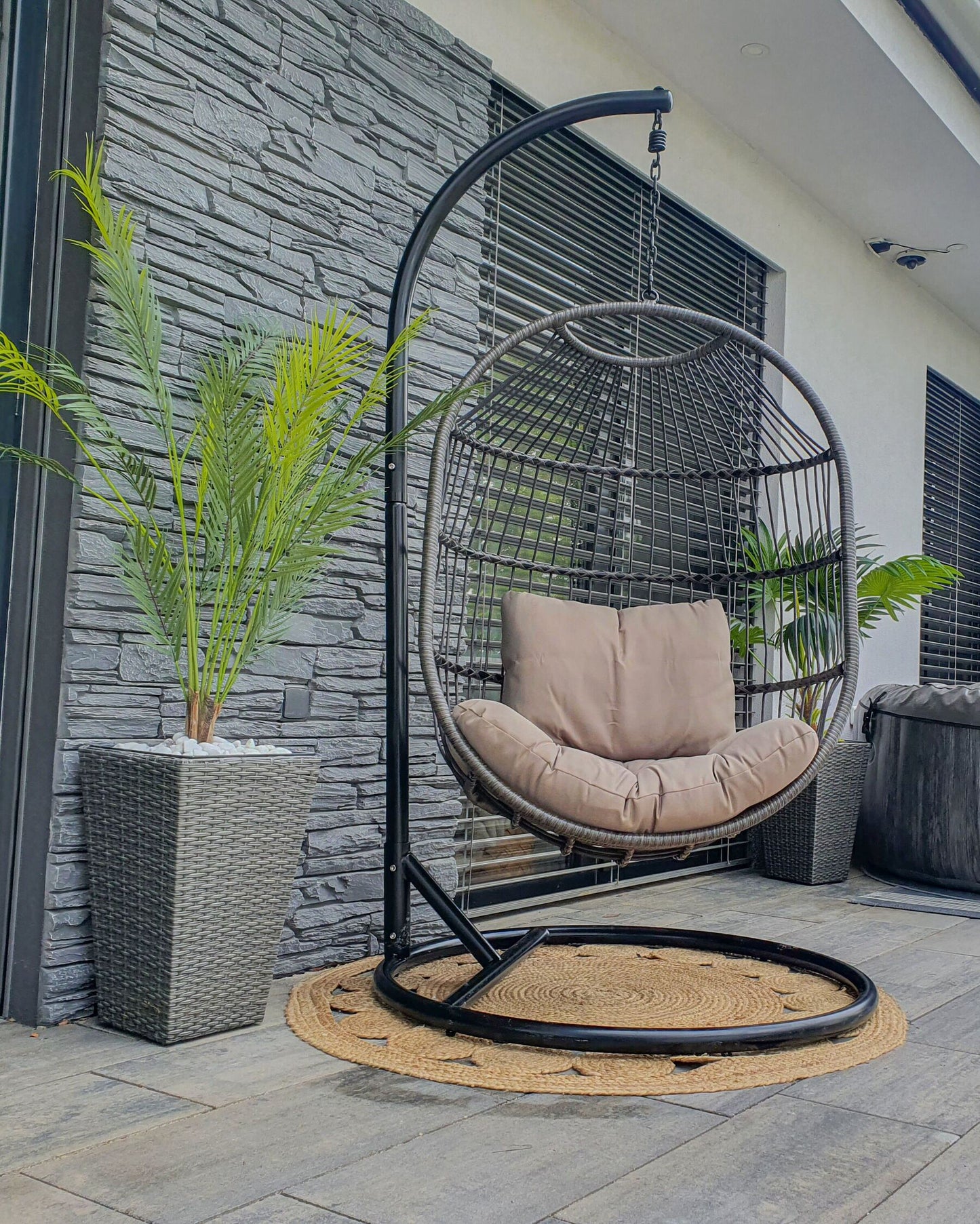 Silla colgante con soporte de ratán gris pardo/negro