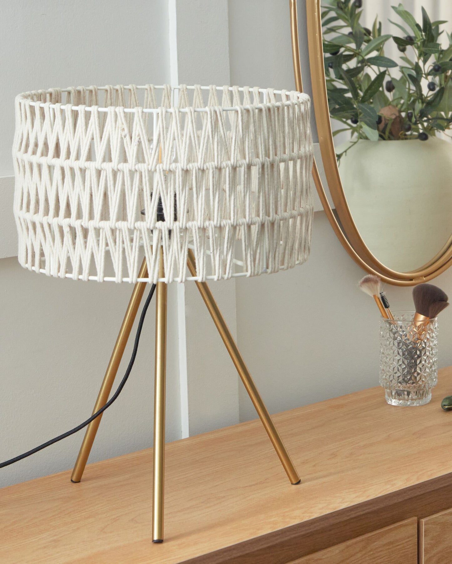 Lámpara de mesa de metal beige