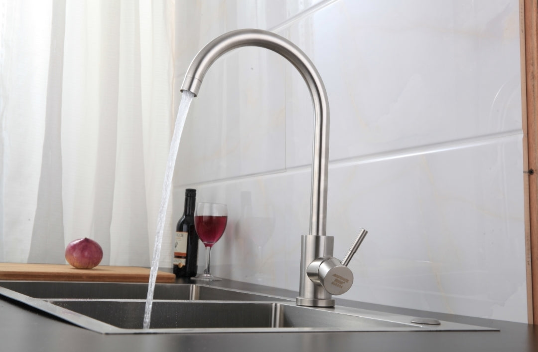 Grifo de cocina satinado curvo