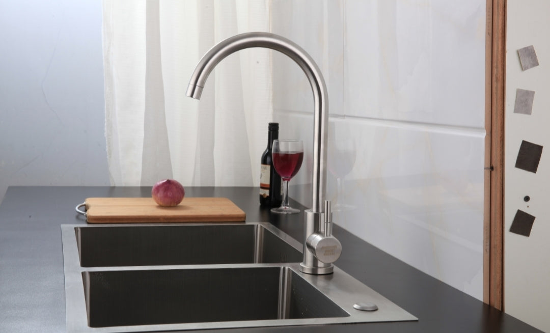 Grifo de cocina satinado curvo