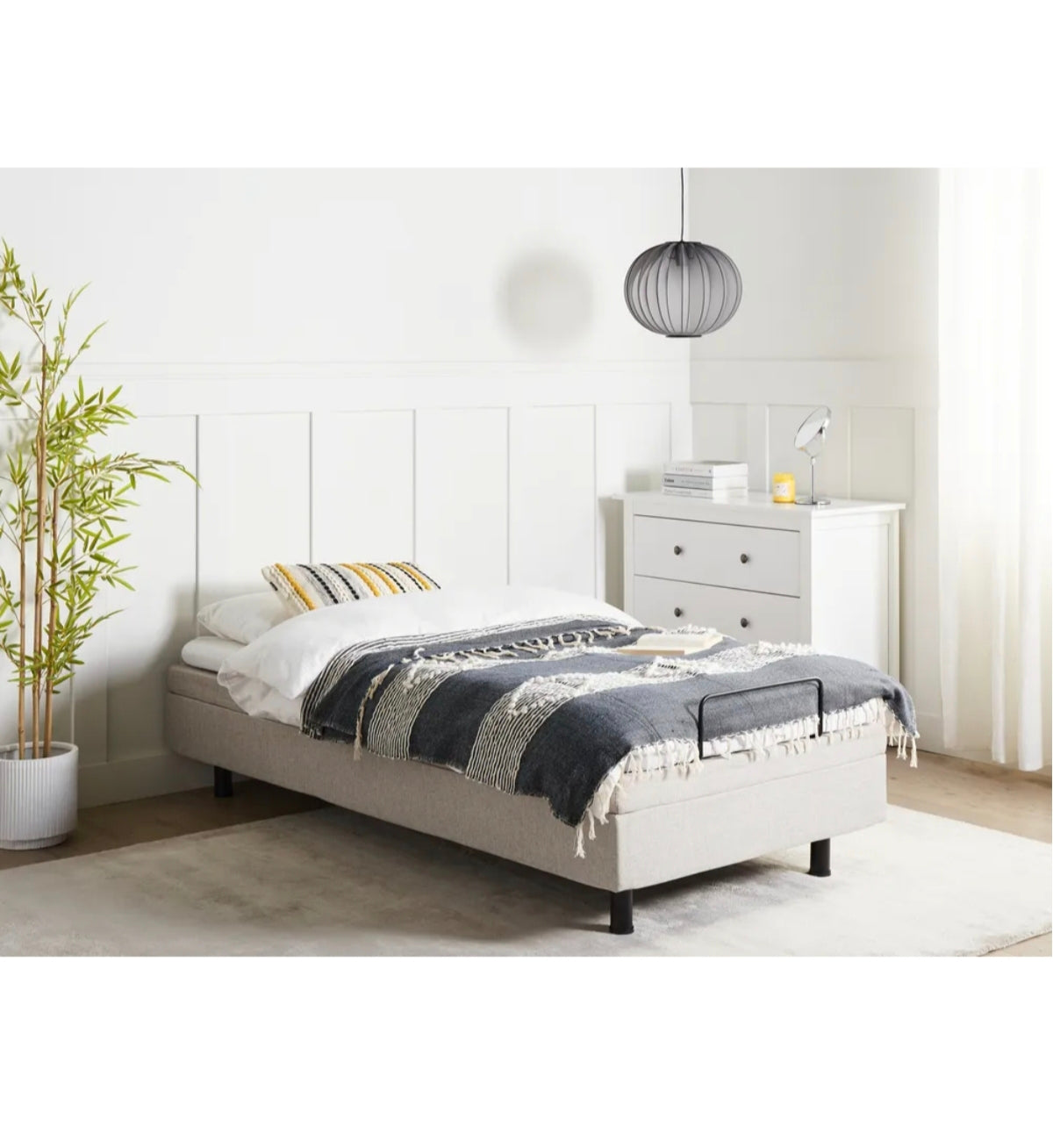 Cama articulada con mando.