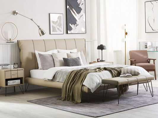 Cama con somier de piel sintética beige arena