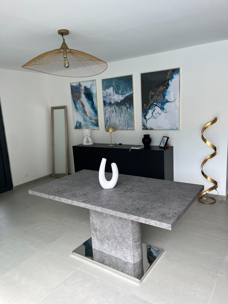 Mesa de comedor gris