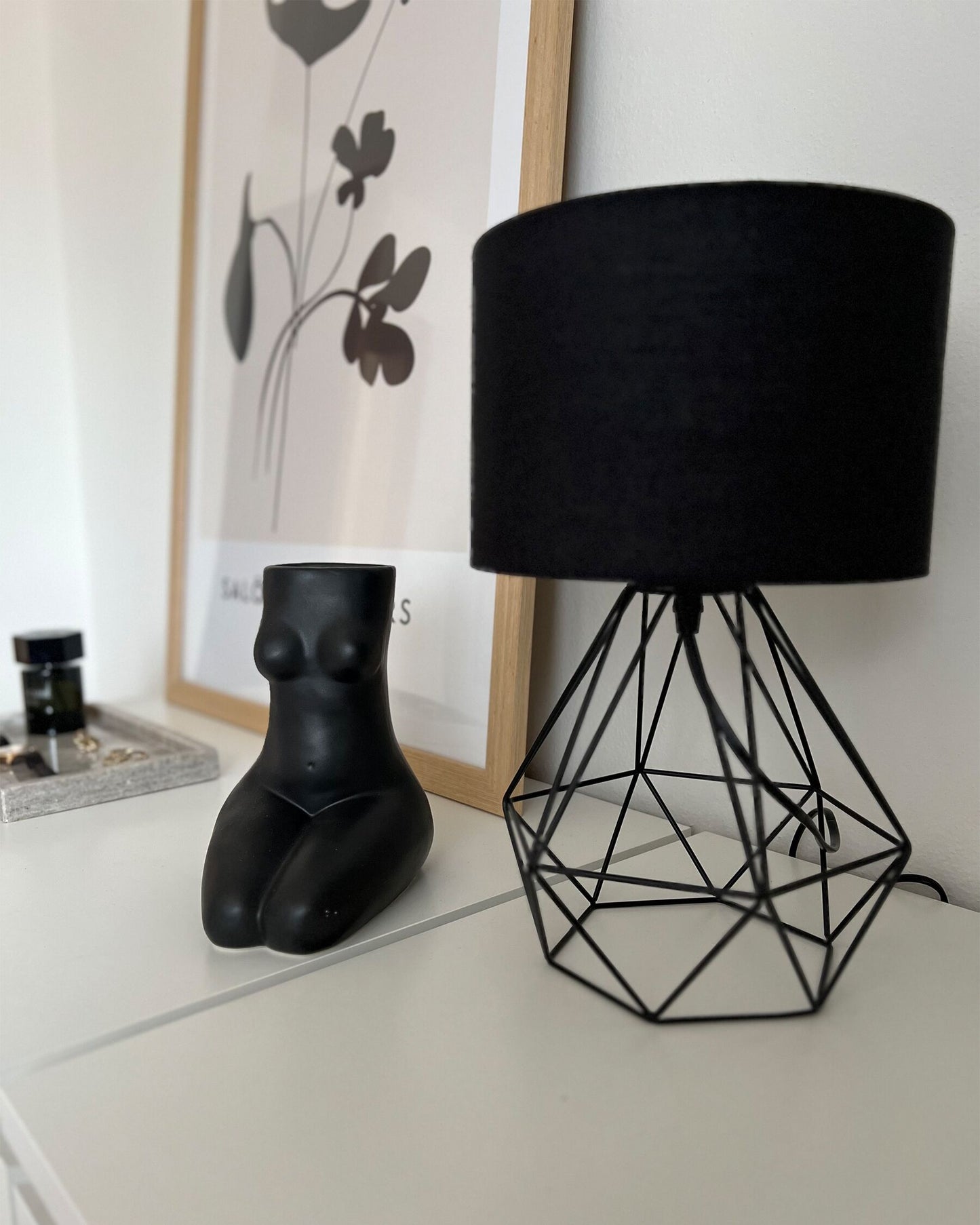Lámpara de mesa negra