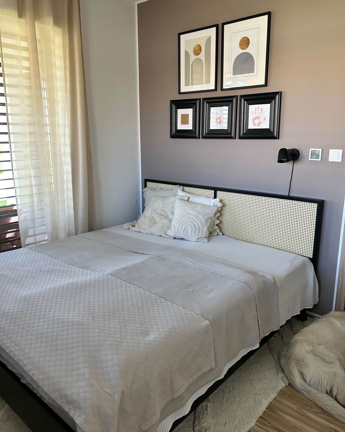 Cama con somier negro/madera clara 180 x 200 cm