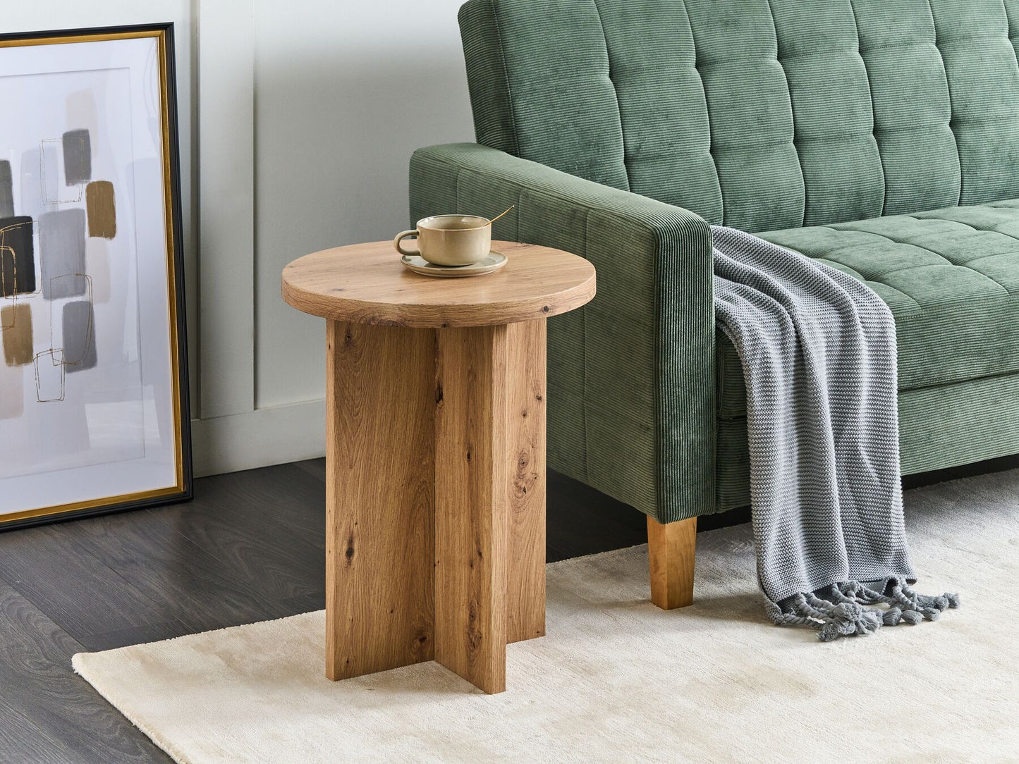 Mesa auxiliar de madera clara