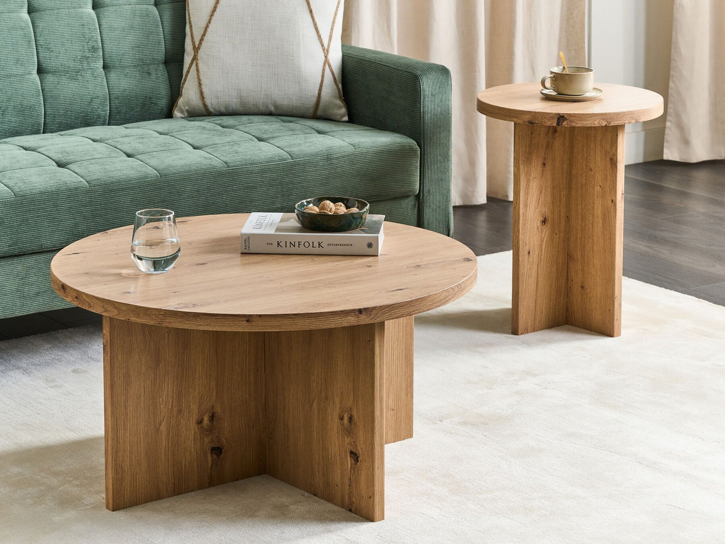 Mesa auxiliar de madera clara